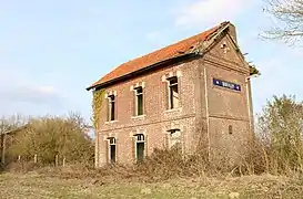 Ancienne gare de la ligne Saint-Quentin-Ham près de la ferme de Montizel.