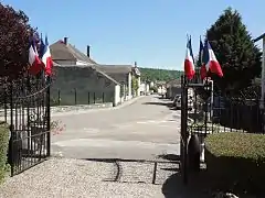 Doulaincourt, avenue du Maréchal de Lattre de Tassigny, tracé commun à la D 194 et la D 253.