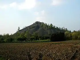 Le terril Saint Charles n°2, témoin du passé de charbonnage de Dour.