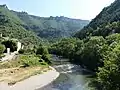 Les gorges de la Dourbie au bourg de La Roque-Saint-Marguerite.