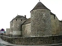 Le château de Dourdan.