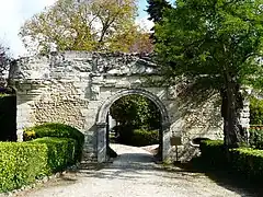 Le châtelet d'entrée.