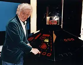 Jon Pertwee, l'interprète du troisième Docteur.