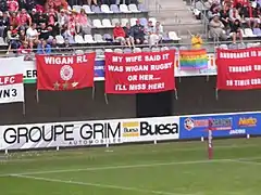 Ceux de Wigan aussi, avec des slogans humoristiques