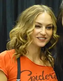 Drea de Matteo interprète Angie Bolen.