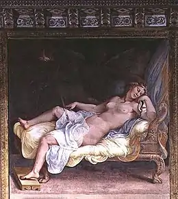 Fresque représentant une femme endormie nue, étendue sur un lit à pieds. Dans le fond et l'ombre, un démon ailé la domine et semble lui enfoncer une lance dans les parties génitales à travers le voile qui les cache pudiquement.