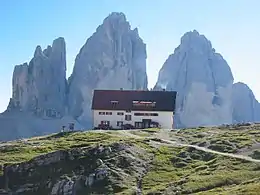 Le refuge Antonio Locatelli.