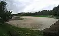 L'une des plages aménagées en bordure du lac du Drennec.