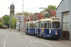 Voitures 533+987 du  musée du tramway d'Amsterdam, à la gare d'Haarlemmermeer. Ces rames ont été utilisées de 1948 à 1983.