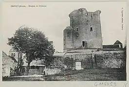 Carte postale du donjon vers 1910.