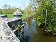 L'ancien pont sur la Dronne.