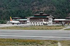 L'aéroport international du Bhoutan en 2005.