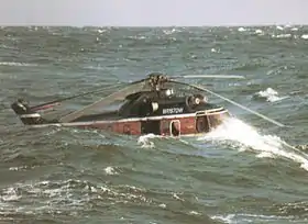 L'hélicoptère après son amerrissage d'urgence en mer du Nord.