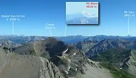 Vue du Cimet (centre gauche de la photo) depuis le sommet du mont Pelat.