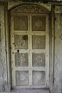 Détail de la porte d'entrée.