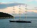 Le Maltese Falcon, voiles DynaRig levées.