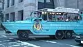 Un DUKW reconditionné sert à transporter des touristes à Boston (États-Unis).