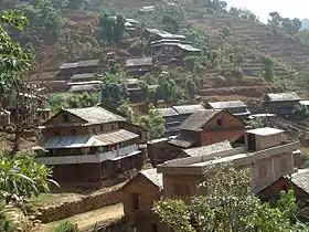village à flanc de montagne au Népal