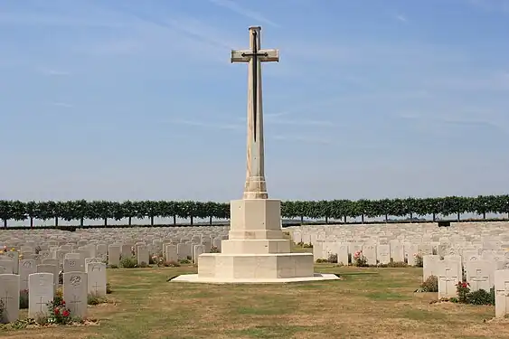 Le cimetière militaire de Duisans.