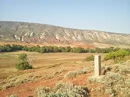 Description de l'image Dull Knife Battlefield Village in Foreground.jpg.