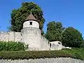 Fortifications de Dun-sur-Auron. Ici : la « tour de la Meusnerye ».