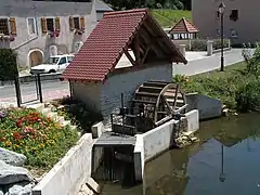 Roue à aubes de l'ancien moulin.