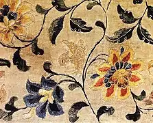Broderie chinoise Tang, avec un petit canard au milieu des fleurs.Origine : Grotte N° 17