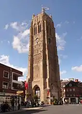 Beffroi de Dunkerque (Nord, France), ancien clocher de l'église Saint-Éloi, avec contreforts