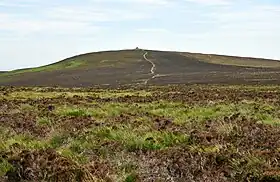 Vue de Dunkery Beacon depuis le col le séparant des Rowbarrows, à l'ouest.