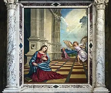Peinture. Marie reçoit la visite de l'ange, qui a l'apparence d'un enfant ailé. Un personnage apparaît à l'arrière-plan.