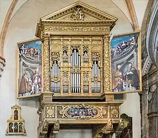 L'orgue de gauche Cornu Evangelii