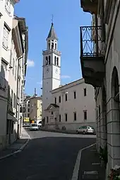 Le campanile.