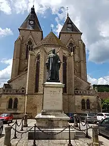 Monument à André Dupin (1869), Varzy, place du Marché.