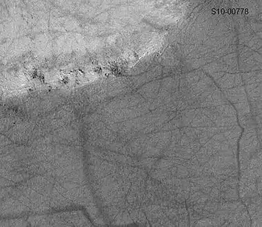 Petites et grandes traces laissées par des tourbillons de poussière géants dans le quadrangle d'Eridania.