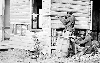 Novembre 1864 : deux soldats de l'USCT armés de fusil Springfield Model 1861 posent pour le photographe à Dutch Gap.