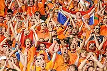  L'Orange Army soutient l'équipe de football néerlandaise.