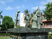 Statues représentant Koxinga et l'émissaire hollandais située aux tours de Chihkan, qui ont été érigées sur l'ancien site du Fort Provintia.