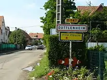 Photographie couleur de l'entrée du village de Duttlenheim