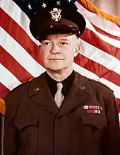 Photographie en couleurs de Dwight David Eisenhower, en uniforme, fin 1943