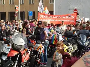 Les Gouines à moto réunies lors de la Dyke March de Berlin en 2017.