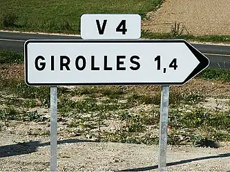 Panneau D21a avec une indication de distance ne respectant pas la règle des arrondis. La distance inscrite aurait dû être 1,5 au lieu de 1,4