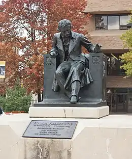 Statue d'Edgar Allan Poe (1917), Université de Baltimore, Baltimore, Maryland.