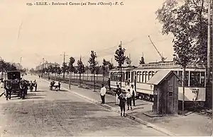 Ancienne carte postale du Grand Boulevard au niveau du poste d'octroi.