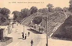 Ancienne carte postale au niveau du boulevard Carnot après la percée des remparts.