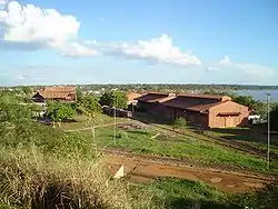 Station du vieux chemin de fer Madeira Mamoré à Porto Velho, avec la rivière en arrière-plan