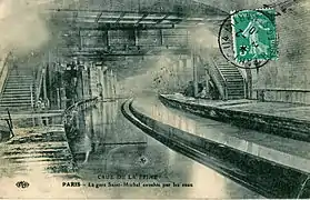 L'inondation interrompt la plupart des transports en commun parisiens. Ici, la gare Saint-Michel - Notre-Dame sous les eaux.
