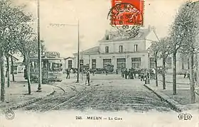La gare de Melun avec son tramway urbain