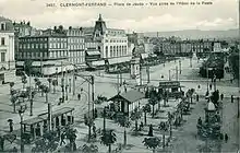 Ancienne carte postale de la place de Jaude après 1903 avec les installations de l’ancien tramway