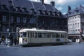 1961 Motrice 500 au terminus de la place du Théâtre à Lille.