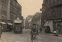 Motrice de la ligne 48 de la STCRP à Saint-Denis.Cette ligne, créée par la STCRP (ligne F) en 1876 et reprise par la CGO sous l'indice SDO, circulait du barrage de Saint-Denis à la place de l'Opéra. Elle fut supprimée le 19 décembre 1932.